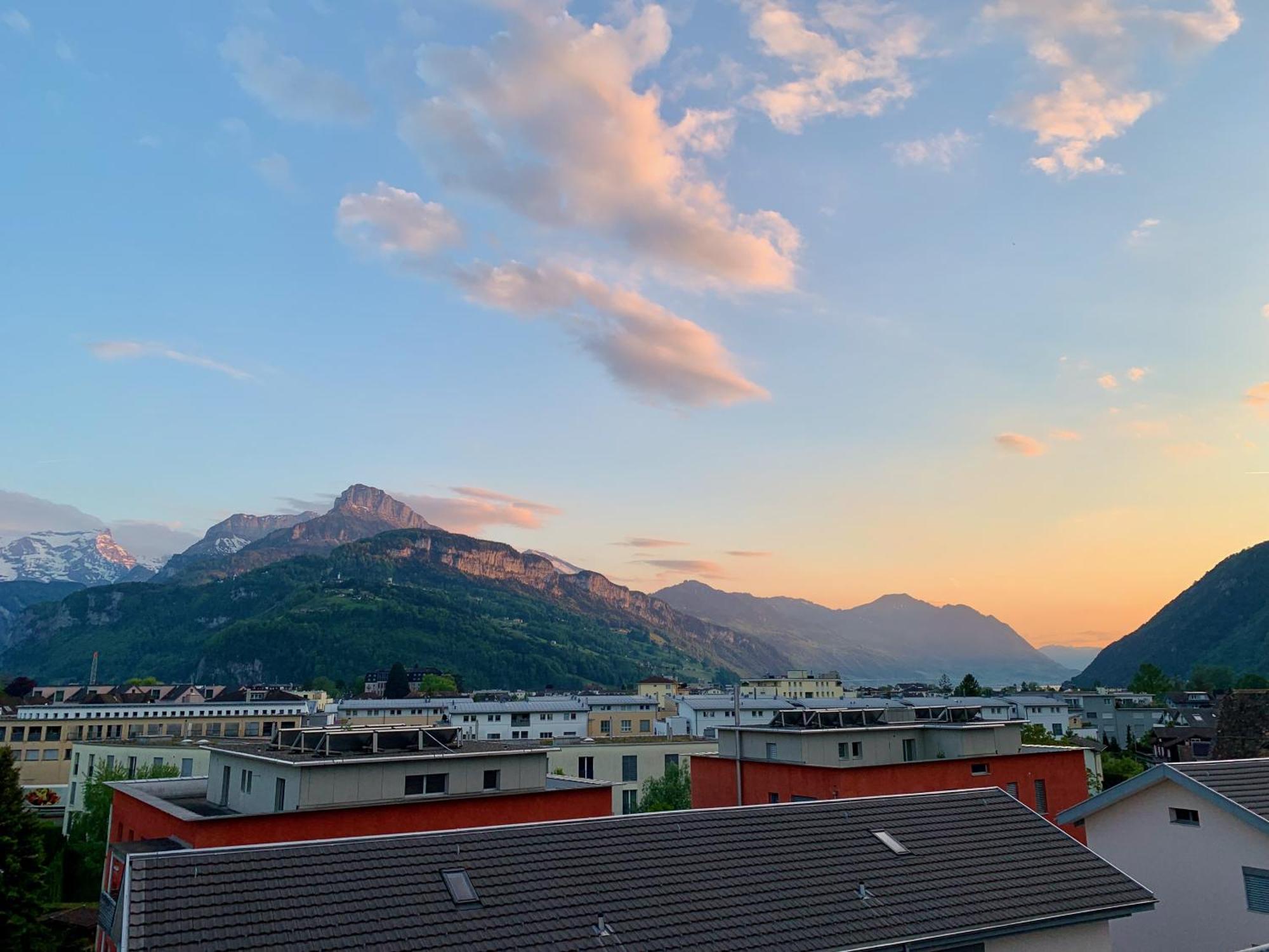 Luna O Mountainview O Pizzaoven Brunnen Buitenkant foto