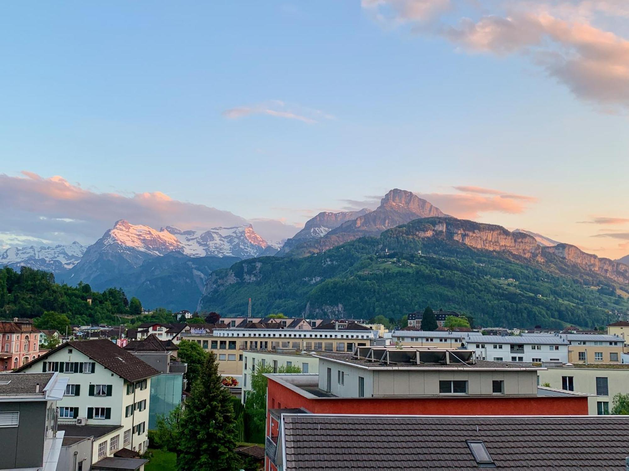 Luna O Mountainview O Pizzaoven Brunnen Buitenkant foto